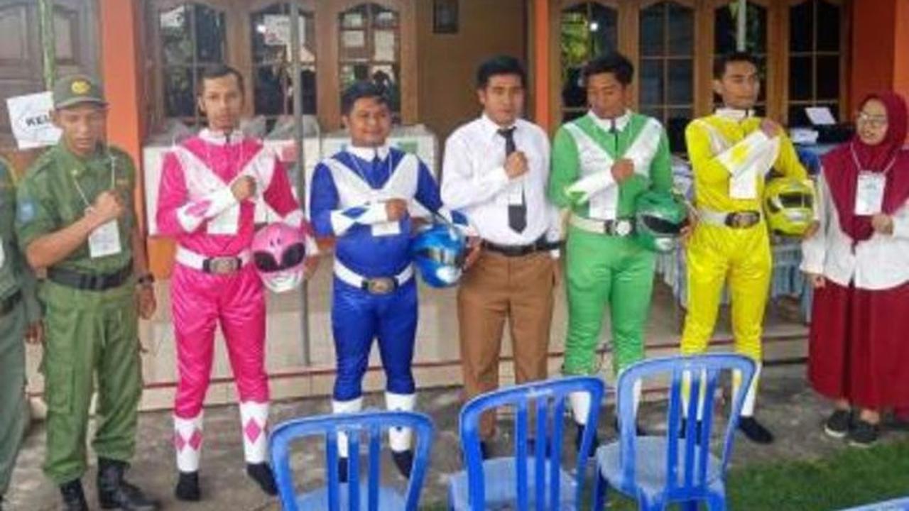 Tarik Minat Warga agar Datang ke TPS, Anggota KPPS Ini Kenakan Seragam Unik dan Pasang Hiasan Menarik