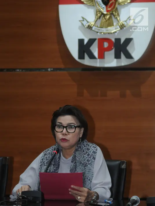 Wakil Ketua KPK Basaria Pandjaitan memberi keterangan saat rilis barang bukti uang hasil OTT Kabupaten Buton Selatan di gedung KPK, Jakarta, Kamis (24/5). (Merdeka.com/Dwi Narwoko)