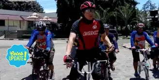 Unik, Lucky Hakim Berangkat Akad Nikah Naik Sepeda