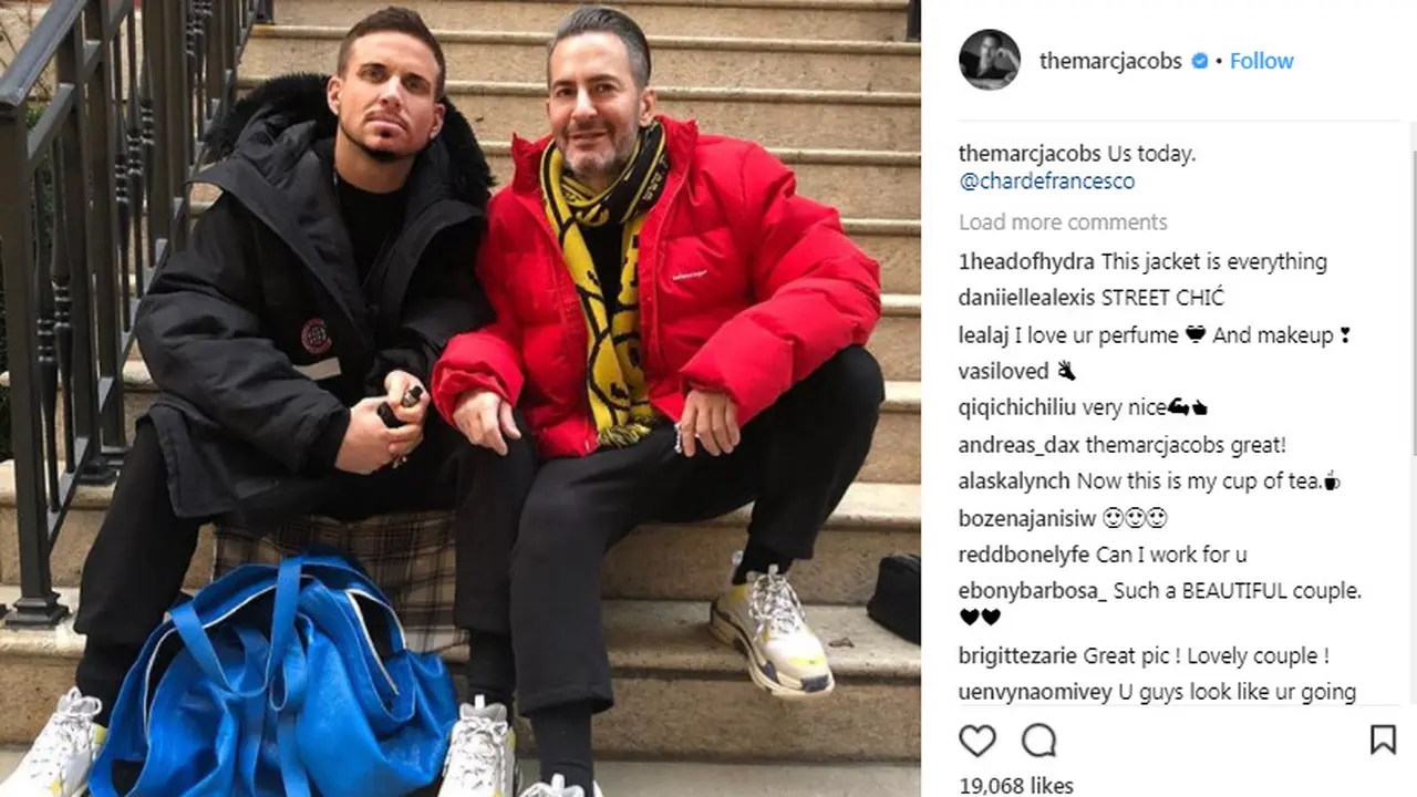 Desainer Marc Jacobs Lamar Sang Kekasih dengan Flash Mob
