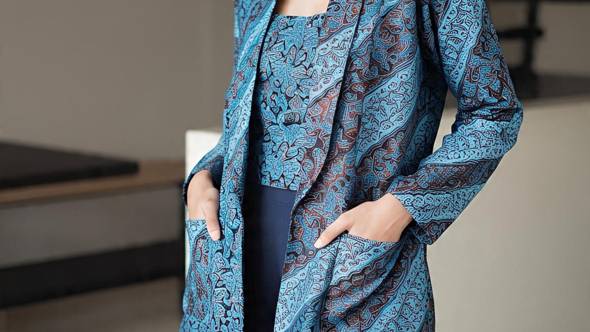 7 Model Baju Batik Semi Jas Wanita Terbaru, Bikin Aura Profesional Makin Terpancar