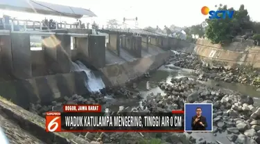 Kemarau panjang yang melanda mengakibatkan sejumlah waduk besar di Jawa Barat mulai mengering. Ketinggian air di Waduk Katulampa bahkan menyentuh angka 0 cm.