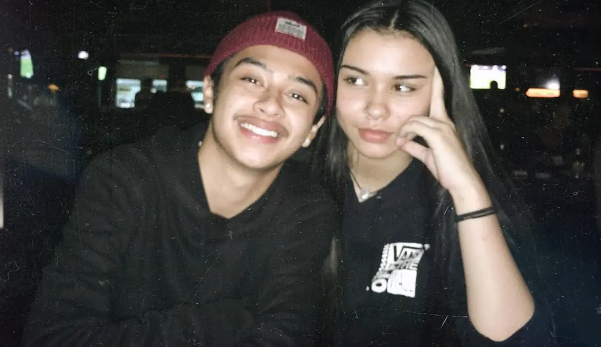 Si cantik Tiana Mannering ini diisukan menjadi pacar baru Bastian Steel lantaran di unggahan fotonya, Tiana menuliskan kalimat yang romantis. “always down for you’” tulis Tiana. (Instagram/tianamannering)