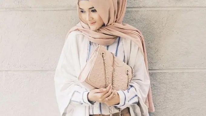 Kecantikan 8 Hijaber Ini Sanggup Bikin Hatimu Tenang
