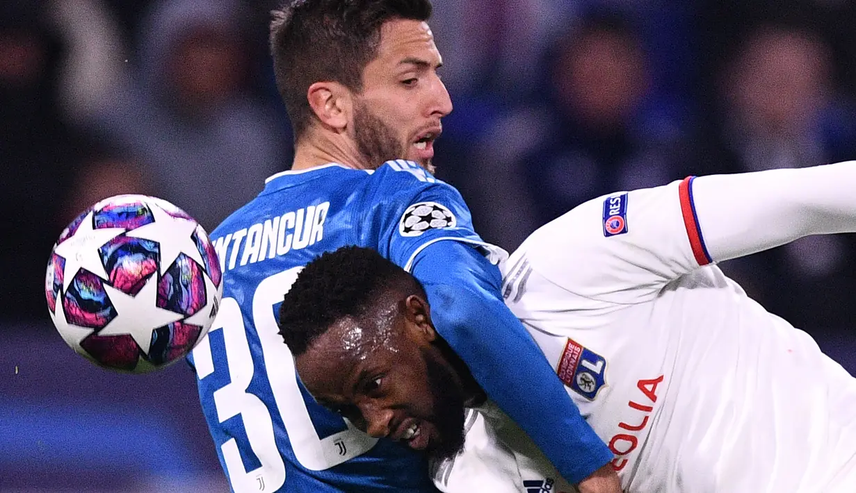 Moussa Dembele (Atletico Madrid). Berstatus pinjaman dari Olympique Lyon. Sosok striker yang tepat untuk mengenakan jersey nomor 19 yang ditinggalkan Diego Costa. Memiliki tandem ciamik di Atletico yaitu Luis Suarez. (AFP/Franck Fife)