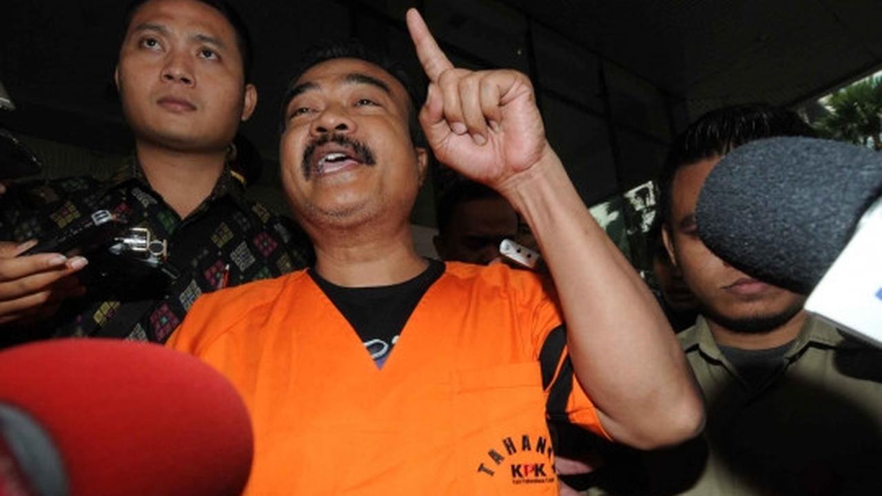 Diperiksa lagi, tersangka penyuap Dewie Yasin pasang muka nyengir