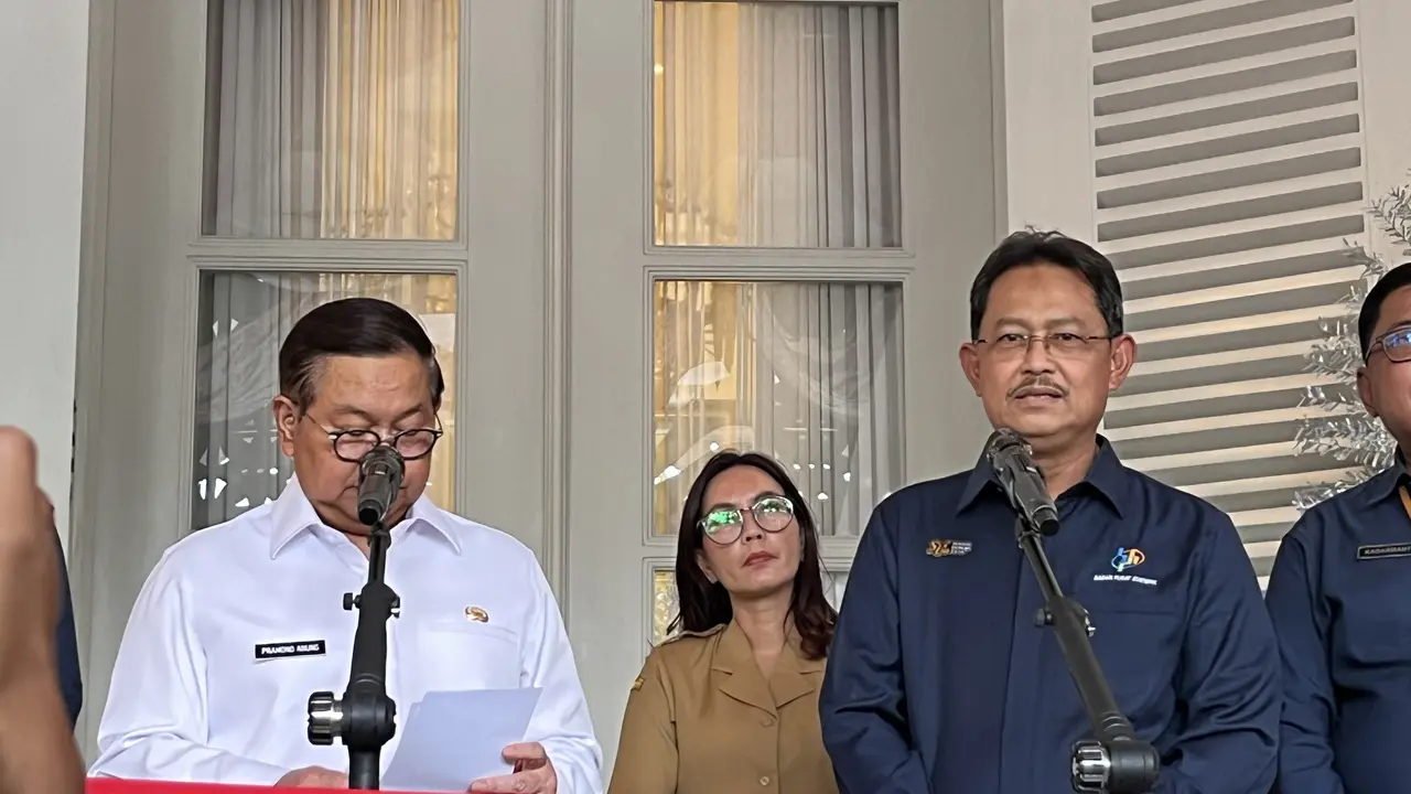 Sekretaris Utama BPS, Zulkipli menjelaskan desil DTSEN di Balai Kota DKI Jakarta, Senin (31/8/2026). (Liputan6.com/Winda Nelfira).