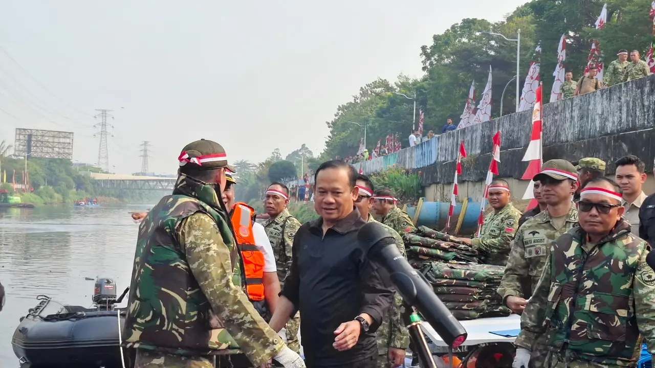 TNI-Polri dan Pemprov DKI Turun Bersihkan Sungai Kalijodo