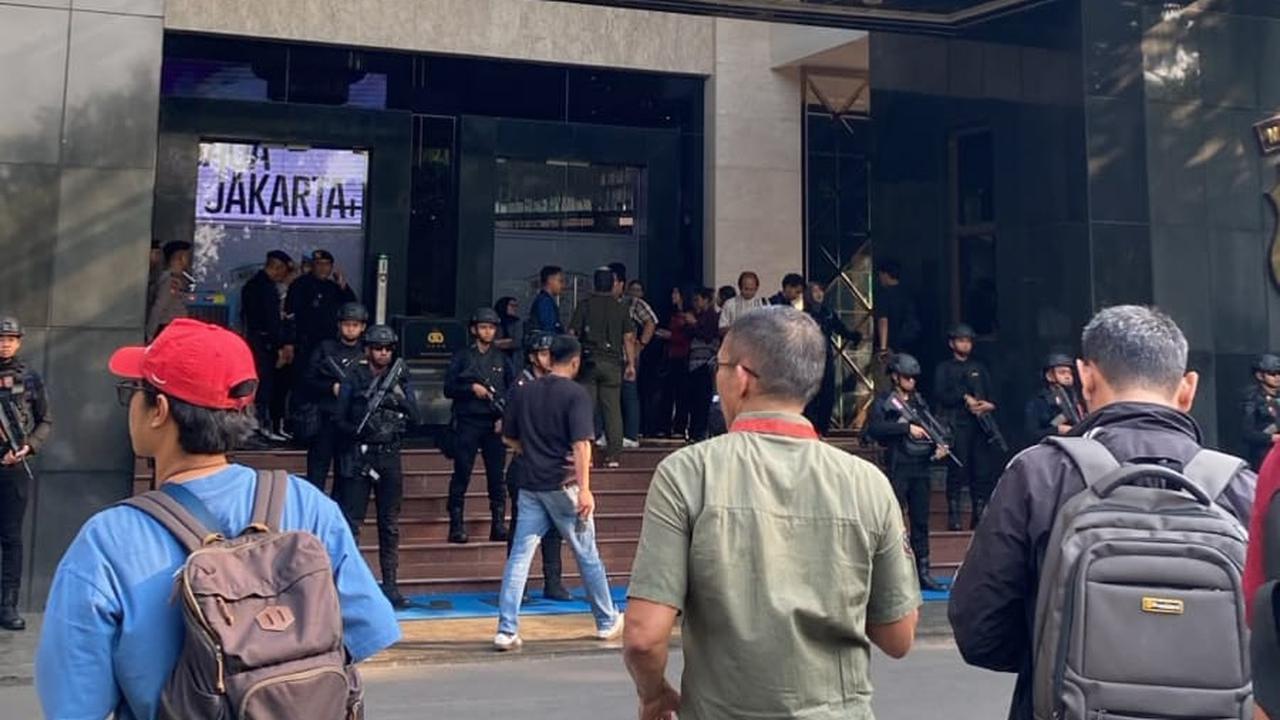 Pengamanan di Markas Polda Metro Jaya diperketat menjelang  jumpa pers mengenai perkembangan penyidikan sejumlah perkara dugaan korupsi. (Istimewa)