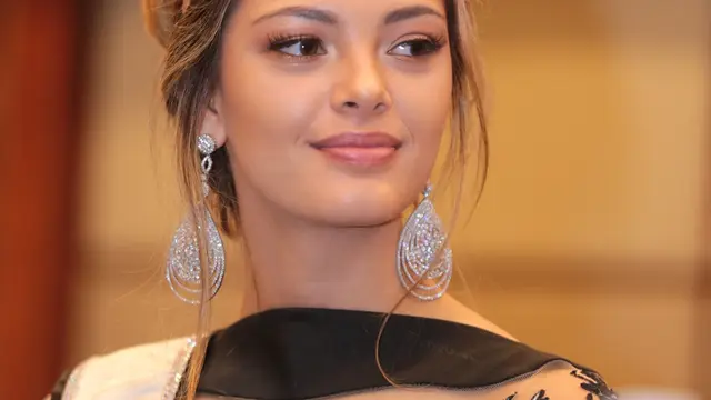 [Bintang] Demi-Leigh Nel-Peters