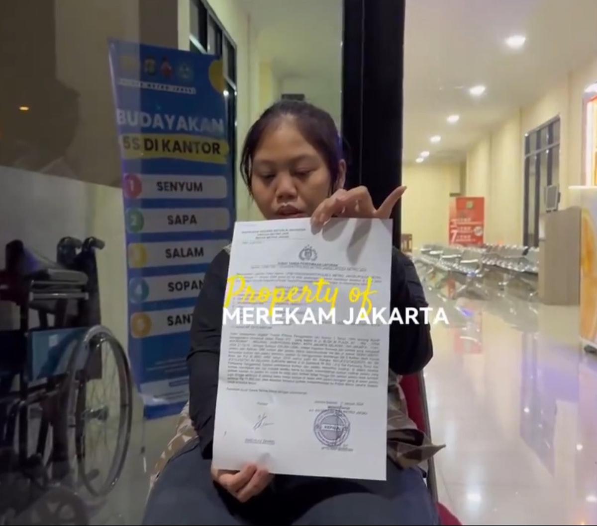 "Saya dari Bintaro Plaza, habis perpanjang SIM, lalu saya berkenalan dengan seorang cowok. Awalnya si nggak ada rencana ke Blok M," tuturnya.