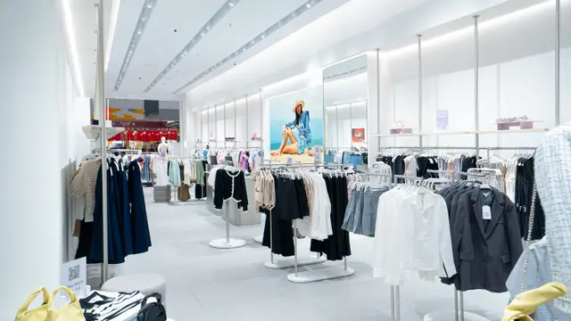 Store Pomelo di Mall of Indonesia