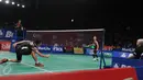 Pertarungan sengit antara Christie Jonatan dengan Lee Hyun Ill di Indonesia Open Superseries Premier 2015, Jakarta, Rabu (4/6/2015).  Christie berhasil menekuk Lee Hyun Ill dalam pertandingan tersebut.(Liputan6.com/Herman Zakharia)