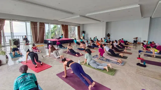 International Yoga Day 2022 di Golden Lounge, Klapa New Kuta Beach, Pecatu, Bali