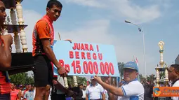 Citizen6, Surabaya: Kontingen Korps Marinir (Kormar) menjadi jawara dengan menyapu semua katagori dalam Lomba Triathlon antar Komando Utama TNI AL dalam rangka Hardikal ke-66 pada, Minggu (13/5). (Pengirim: Penkobangdikal)