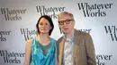 Woody Allen & Soon-Yi Previn menikah pada tahun 1997. Allen lahir pada 1935 sementara istrinya di tahun 1970. Perbedaan usia mereka 35 tahun. (PATRICK KOVARIK / AFP)