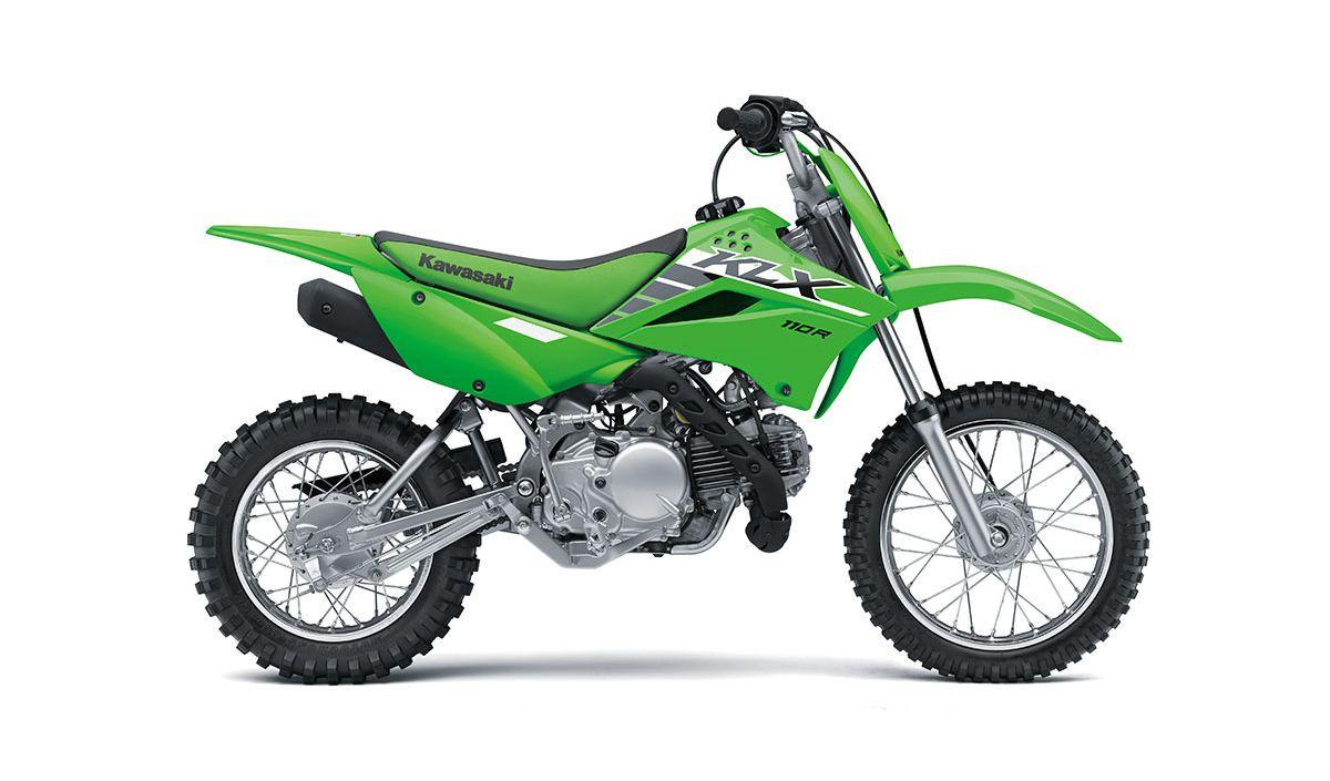 KLX110, yang dirancang khusus untuk pemula, akan menjadi pilihan favorit bagi remaja yang ingin menikmati petualangan offroad di kota-kota besar