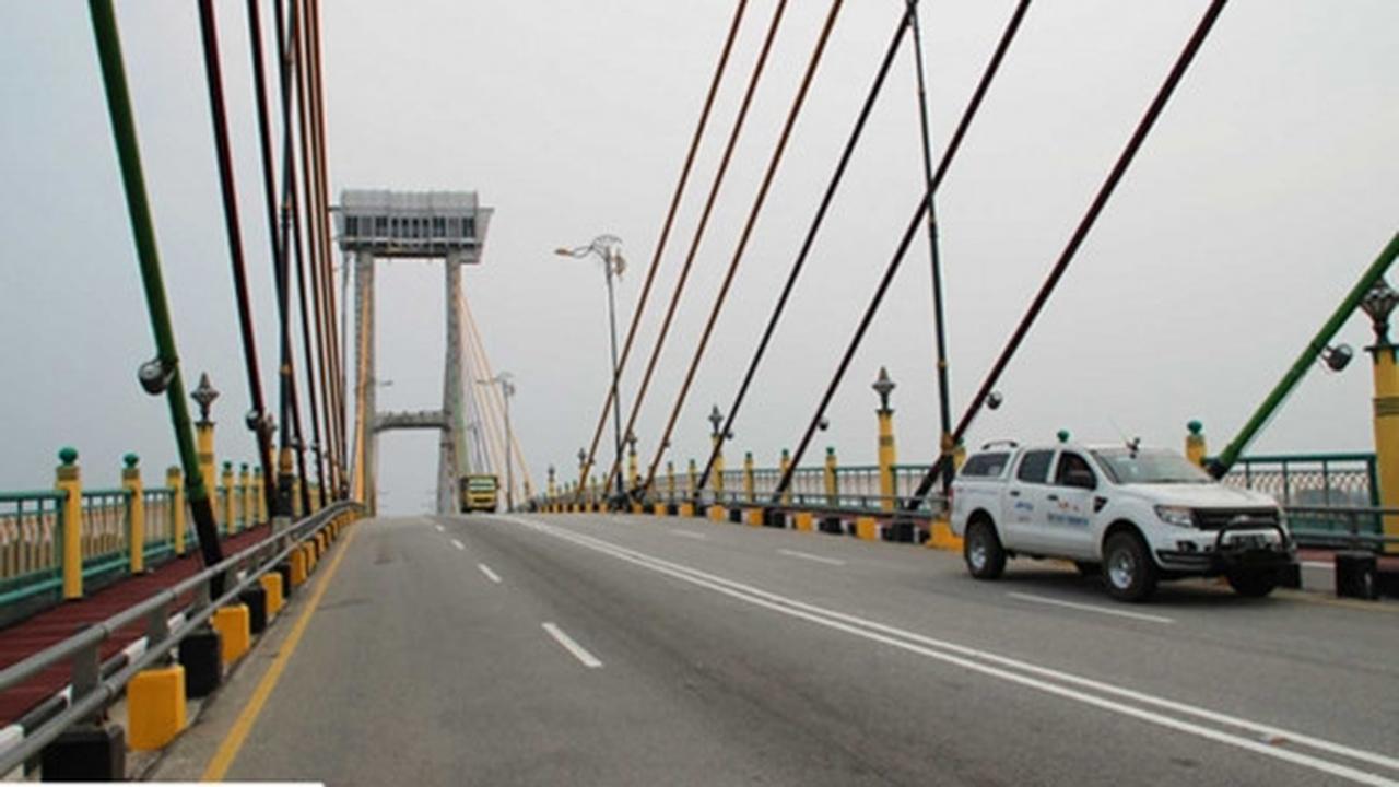 Pesona kemegahan Jembatan Siak membentang di atas 'Sungai Pejantan'