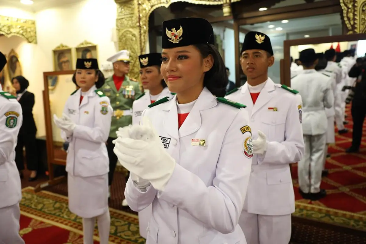 Profil Aliah Sakira, Pembawa Baki dalam Upacara Penurunan Bendera Pusaka 2025