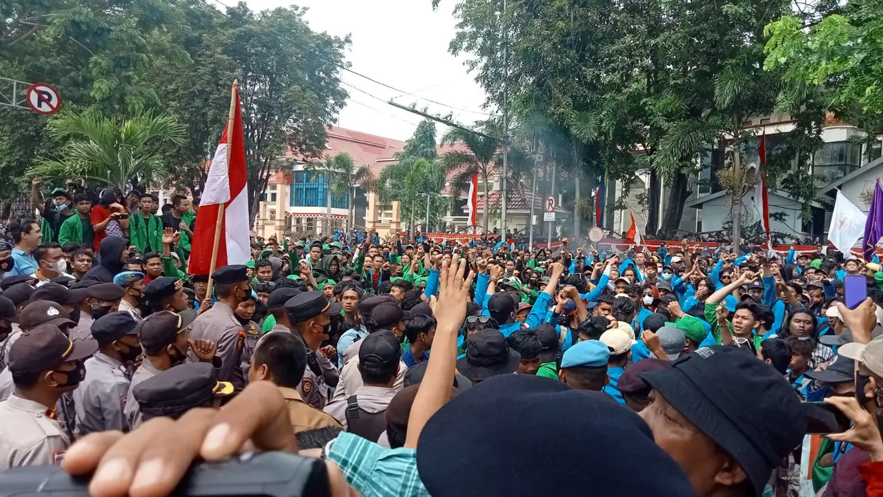 Demo Kenaikan BBM di Palu, Mahasiswa: Polisi Jangan Jadi Sambo