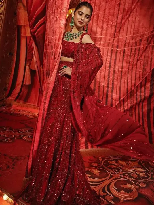 Di tahun 2023, Isha Ambani menerima penghargaan sebagai pengusaha GenNext dari Forbes India. [Foto: Instagram/hautelifestyleofficial]