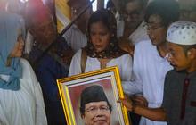 FOTO: Suasana Pemakaman Rizal Ramli yang Berlangsung Sederhana Tanpa Upacara Kenegaraan