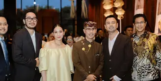 Nagita Slavina kembali curi perhatian dengan tampilan anggun effortless-nya saat kondangan di Bali [@raffinagita1717]