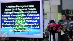 Panglima TNI, Jenderal Gatot Nurmantyo menyampaikan pesan pada perayaan Natal Bersama TNI di GOR Ahmad Yani, Mabes TNI, Jakarta, Rabu (11/1). 3.000 prajurit dan PNS hadir dalam perayaan Natal Bersama TNI tahun 2016. (Liputan6.com/Helmi Fithriansyah)