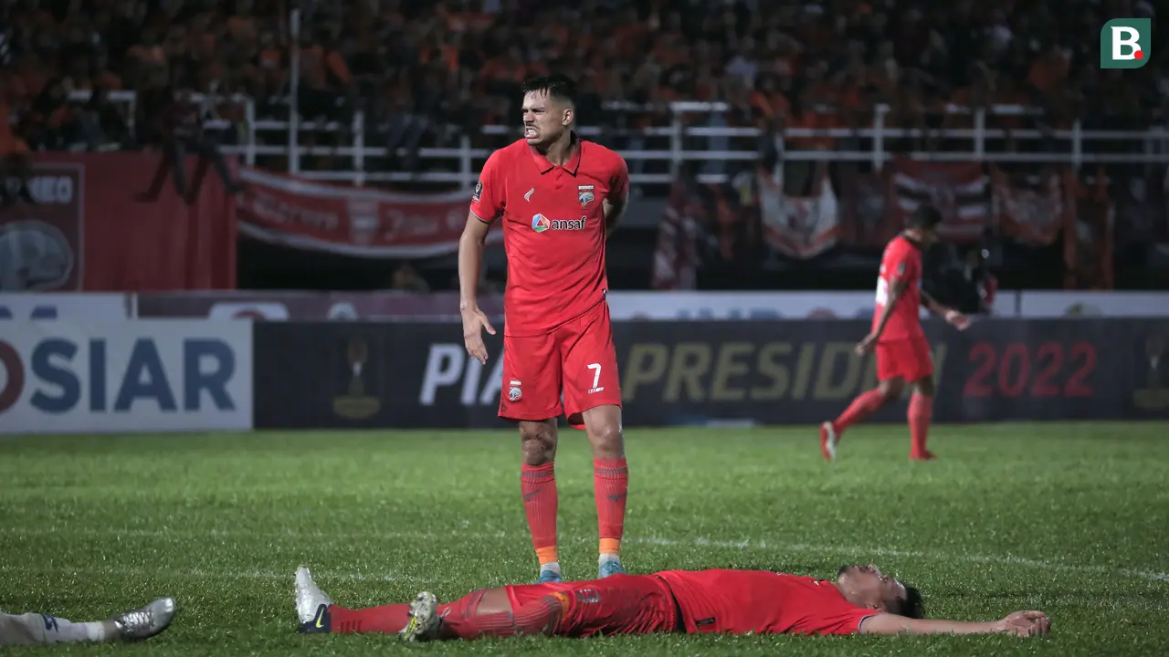 Foto: Laga Keras dan Momen Perselisihan antar Pemain saat Borneo FC Melawan Arema FC di Leg Kedua Final Piala Presiden 2022