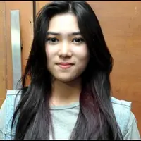 Sebagai seorang idola pastinya dibuntuti dengan para fans dan haters. Isyana anggap kritikan dari mereka adalah hal normal.