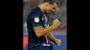 Striker Swedia itu mencetak dua gol yang mengantarkan PSG meraih trofi perdana di musim ini, Sabtu (2/8/14). (REUTERS/Jason Lee)