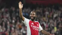 Arsenal sukses menghajar Bolton Wanderers dengan skor telak 5-1 dalam laga putaran ketiga Carabao Cup 2024/2025 yang digelar di Emirates Stadium, Kamis (26/9/2024) dini hari WIB. Raheem Sterling sukses mencetak gol pertamanya bersama Arsenal sejak bergabung dengan klub pada musim panas kemarin. Sterling dipinjam dari Chelsea. (AP Photo/Kirsty Wigglesworth)