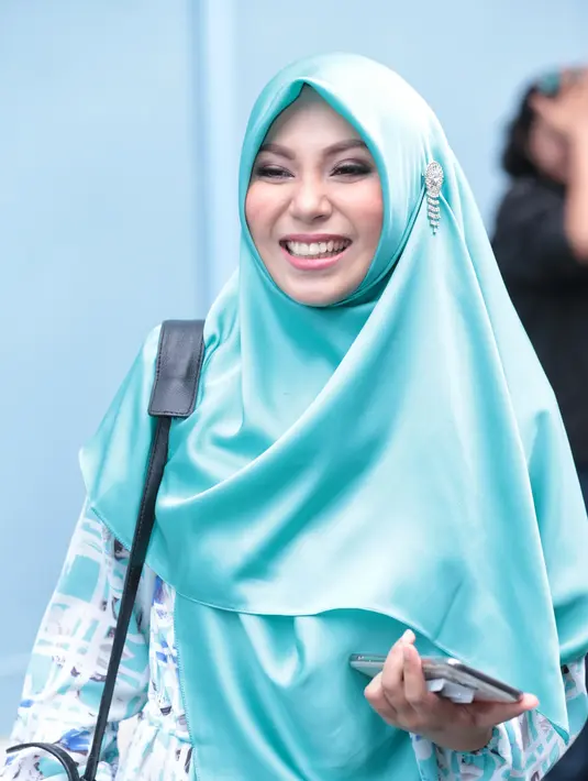 Seperti diketahui, ia menikah dengan Guntur Bumi sejak 2011 silam dan diberi tiga orang anak. Dari pernikahan sebelumnya, ia telah memiliki satu orang anak. (Adrian Putra/Bintang.com)