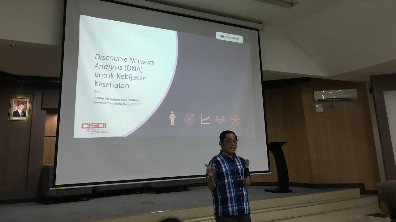 Prof. dr. Anhari Achadi, SKM, DSc membuka kuliah pengantar pada mahasiswa Program Magister Ilmu Kesehatan Masyarakat Universitas Indoneisa