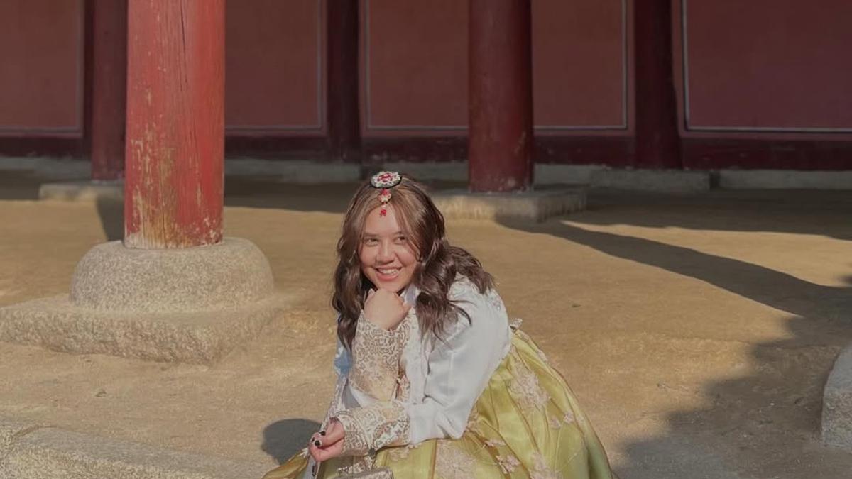 Jadi Eonnie, Gaya Ziva Magnolya Kenakan Hanbok sampai Outfit Kasual Saat Liburan di Korea