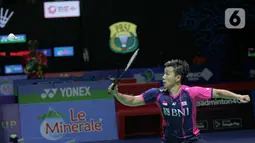 Ganda putra Indonesia Marcus Gideon dan Kevin Sanjaya (tak terlihat) saat bertanding melawan pasangan Korea Selatan Kang Min-hyuk/Seo Seung-jae pada babak 16 besar Indonesia Open 2022 di Istora Senayan, Jakarta Pusat, Kamis (16/6/2022). Kevin/Marcus terhenti di babak 16 besar setelah kalah 14-21, 12-21. (Liputan6.com/Faizal Fanani)