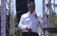 Momen Anies Terbata-Bata Baca Keluhan Warga NTB di Spanduk Pakai Bahasa Sasak