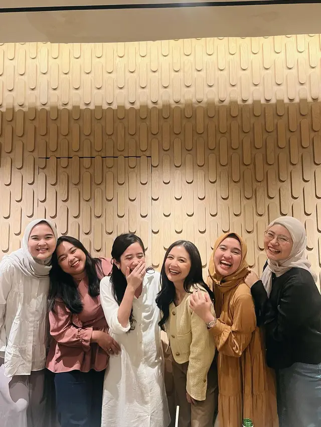 Prilly Bareng Sahabat SMP