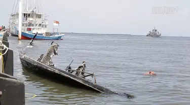 15 Penyelam dikerahkan mencari korban hilang kapal Zahro Expres. Para korban banyak yang hilang karena tidak menggunakan jaket pelampung