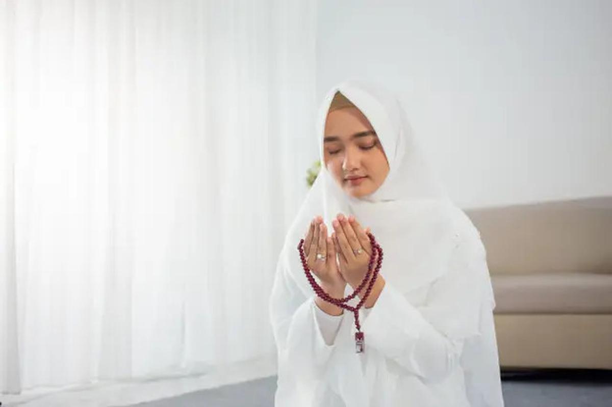 Berdoa Tanpa Tahu Maknanya, Bolehkah? Simak Penjelasan Buya Yahya