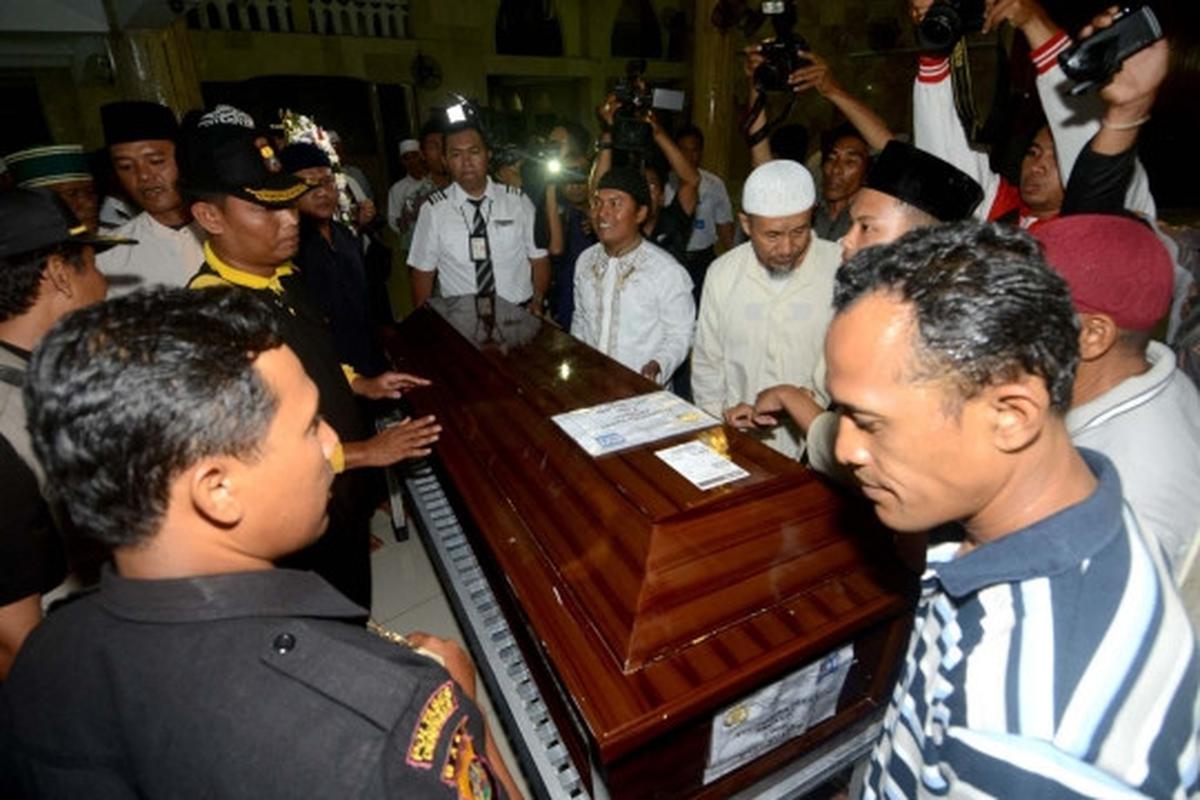 Isak tangis dan takbir iringi kedatangan jenazah Co Pilot Aviastar