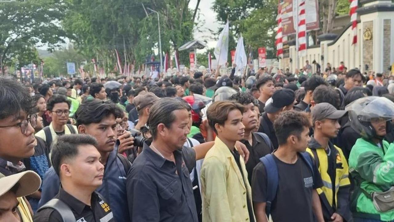 Fakta Polisi Gondrong Aiptu David Wewe, Bukti Kehangatan Polisi dan Massa Demonstrasi yang Bikin Adem di Padang