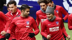 Striker Atletico Madrid, Diego Costa, saat mengikuti sesi latihan di Stadion Wanda Metropolitan, Madrid, Minggu (31/12/2017). Diego Costa resmi kembali berseragam Atletico Madrid setelah terdepak dari skuad Chelsea. (AFP/Pierre-Philippe Marcou)