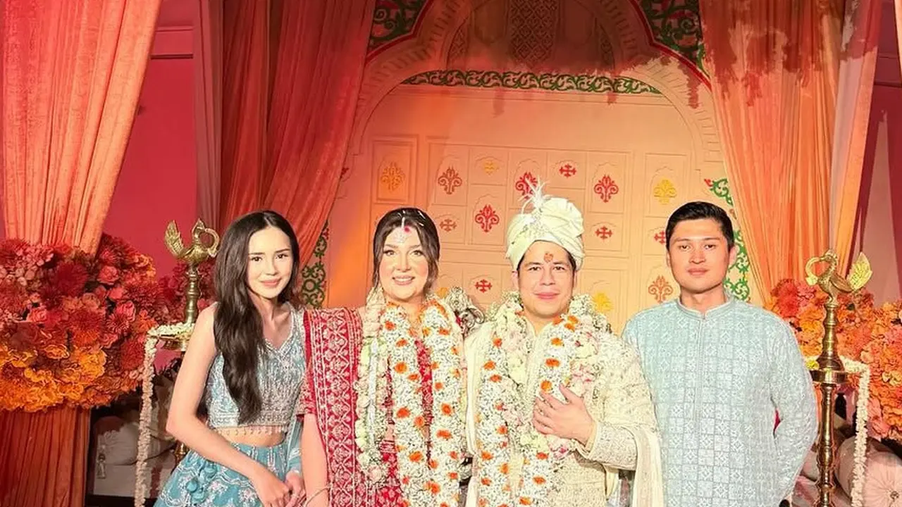 Pesona Beby Tsabina Dibalut Sari Busana Tradisional India saat Kondangan