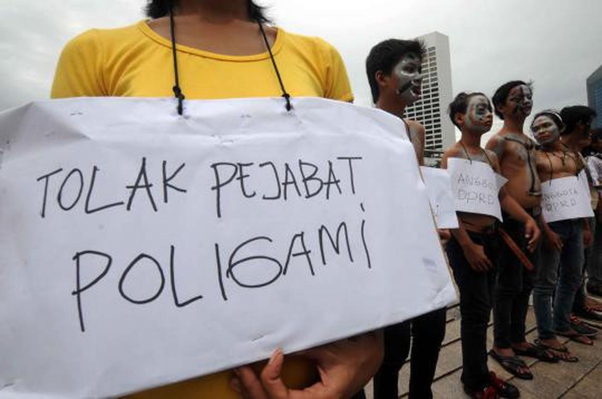 Demo anti-poligami di Bundaran HI