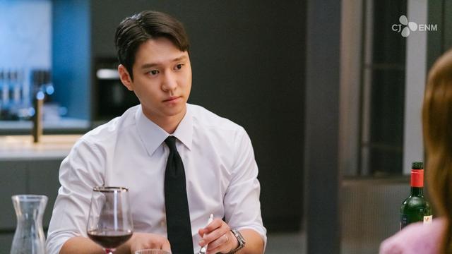 Go Kyung Pyo dalam Love in Contract. (Foto: Prime Video)