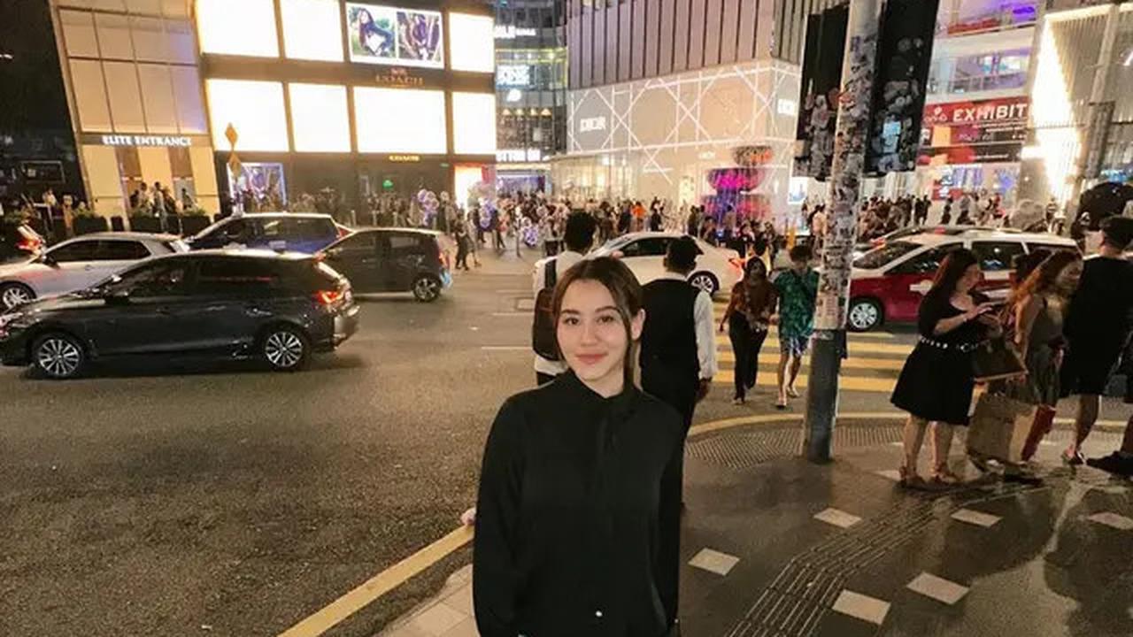 9 Potret Aaliyah Massaid Pakai Jeans,  Pilihan Outfit Stylish untuk Sehari-hari
