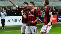Andre Silva (tengah) mencetak gol penentu kemenangan AC Milan atas Chievo dalam lanjutan Liga Serie Italia di Stadion San Siro, Minggu (18/3/2018) malam WIB. AC Milan menang 3-2. (MIGUEL MEDINA / AFP)