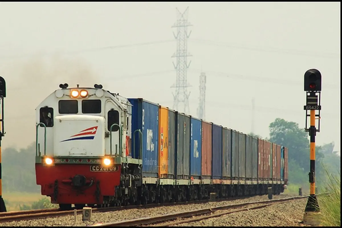 Kereta api barang.