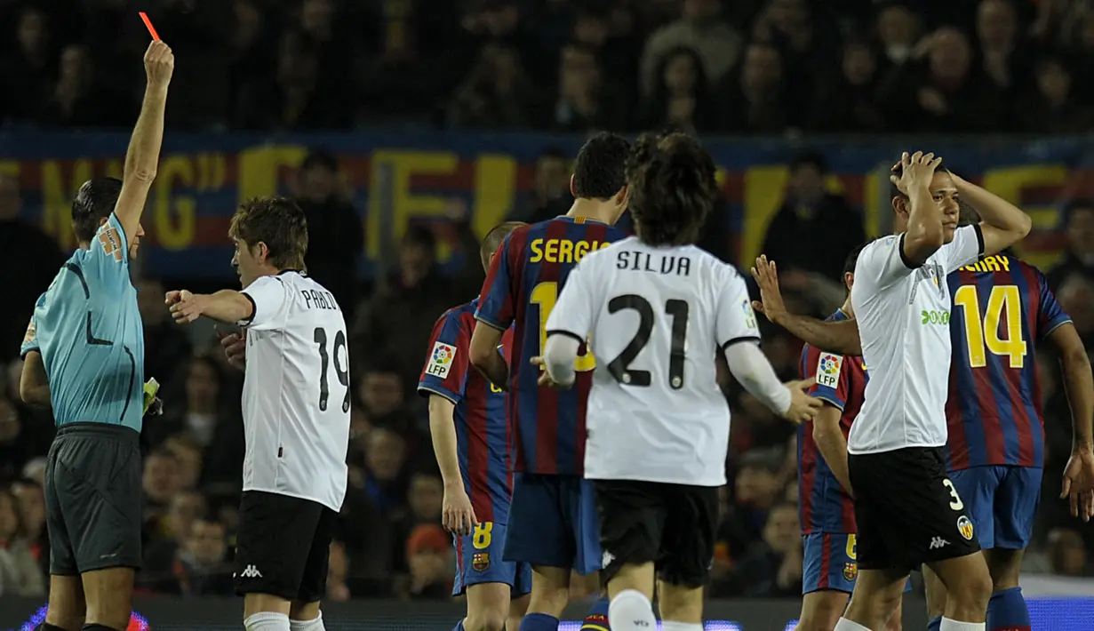 Valencia sudah terdapat 175 kasus pemainnya yang diusir dari lapangan. Valencia memang dikenal sebagai klub yang memiliki gaya permainan yang menekan sekaligus keras. (AFP/Lluis Gene)